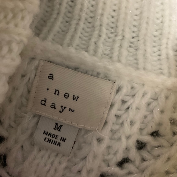 A New Day Turtleneck sweater - Picture 2 of 2
